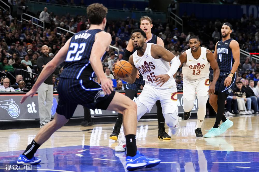 过巧妙的穿 过巧妙的穿